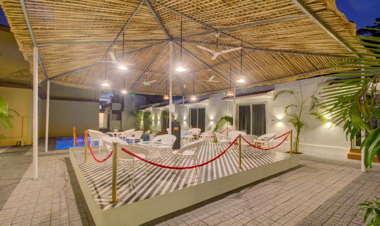 Treebo Code Red Hotel Morjim Exterior foto